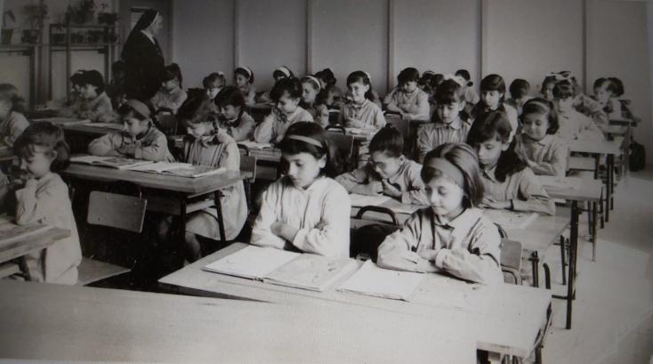 Clase de alumnas Colegio Marianistas